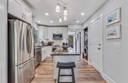 Carolina Beach House | ☀️Pickleball Paradise-Private Pool-Bikes-Pickleball Court-Pet Friendly☀️