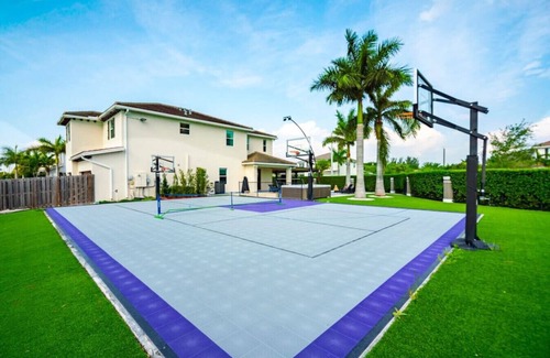 Ludlam House | Pickleball/Soccer Field/Pool