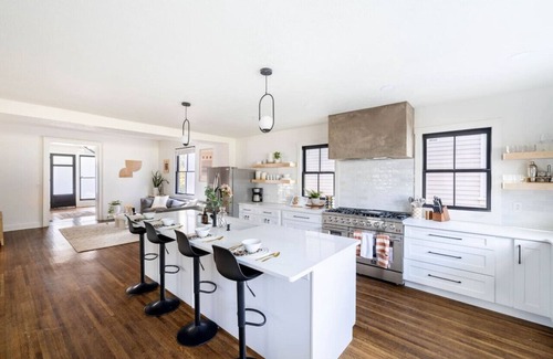 Old Northside House | PickleBallCt/HotTub/Walk to Bottleworks Retreat