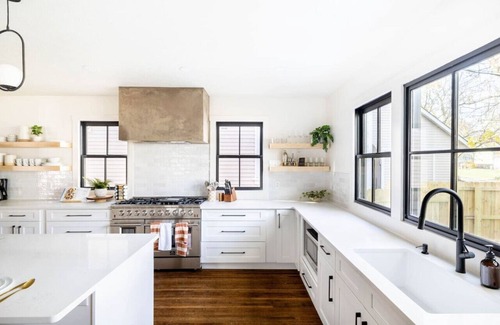 Old Northside House | PickleBallCt/HotTub/Walk to Bottleworks Retreat
