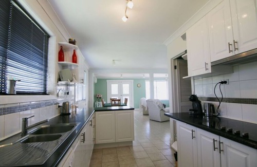 Bairnsdale House | Picnic Point House - close to all of East Gippsland's tourist attractions