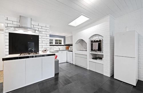 Picton House | Picton Stay in Charming Vibes
