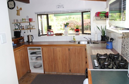 Picton House | Pictons Home away from Home: 10 minute walk to the township or ferry terminals.