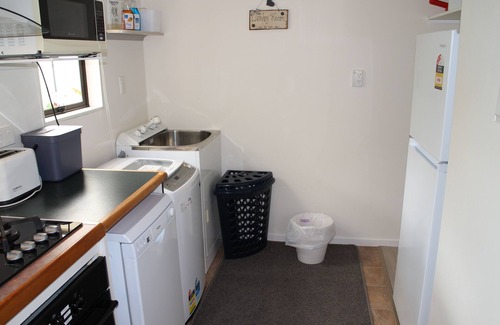 Picton House | Pictons Home away from Home: 10 minute walk to the township or ferry terminals.