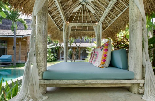Kerobokan Villa | Picture Relaxing Beside Your Private Pool in Kerobokan While the Staff Serve You Ice Cold Drinks