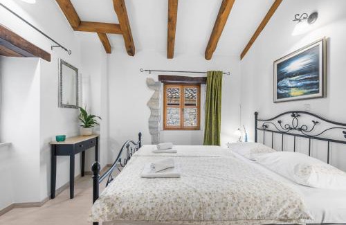 Pican Apartment | Picturesque apartment San Rocco 1