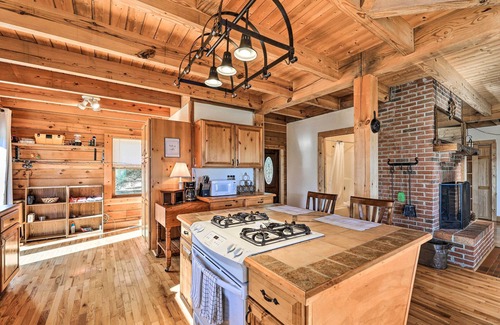 Morehead City Cabin | Picturesque Family Cabin w/Views & Treehouse