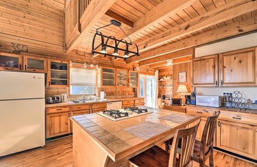 Morehead City Cabin | Picturesque Family Cabin w/Views & Treehouse