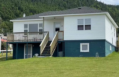 La Scie House | Picturesque Harbour View - LaScie