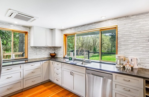 Quilcene Cabin | Picturesque home/wedding venue with hot tub, mountain view, WiFi, & Netflix
