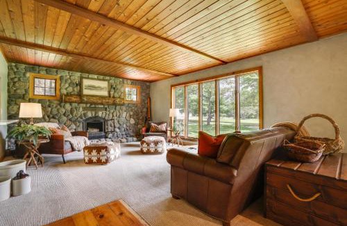 Lake Elmo House | Picturesque Lake Elmo Cottage with Fire Pits!