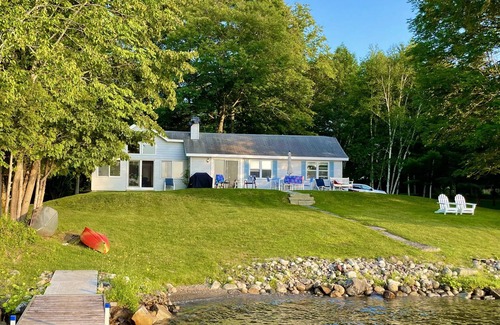 Sidney House | Picturesque Lakefront Retreat in Belgrade Lakes