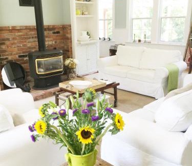 Meaford House | Picturesque School House Retreat