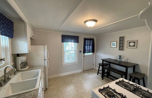 Narragansett Pier Cottage | Pier Cottage .5 Mile from the Beach, Includes 2 Beach Passes!