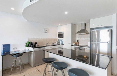 Urangan Apartment | PIER ONE OCEAN VIEW LUXURY APARTMENT - HERVEY BAY Best Ocean Views in the Bay.