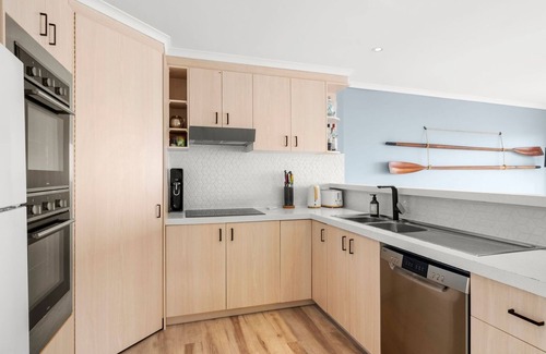 Lorne Apartment | Pier Vista - Exceptional panoramic beach views