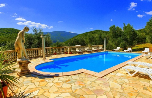 Caprese Michelangelo Resort | Piero Della Francesca , Tuscany for adults only.