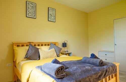 Kingstown House | Pierocks Highgate Entire house Free Parking and WI-FI
