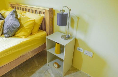 Kingstown House | Pierocks Highgate Entire house Free Parking and WI-FI