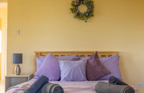 Kingstown House | Pierocks Highgate Entire house Free Parking and WI-FI