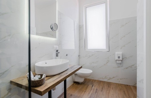 Municipio 1 Bed & Breakfast | Pietramare Luxury - Emerald by Rentbeat