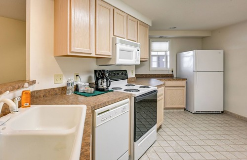 Pigeon Condo | Pigeon Vacation Rental w/Community Hot Tub!
