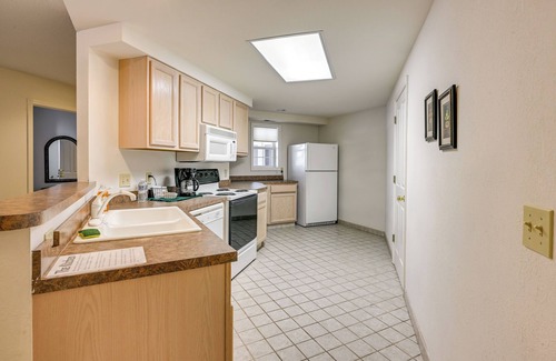 Pigeon Condo | Pigeon Vacation Rental w/Community Hot Tub!