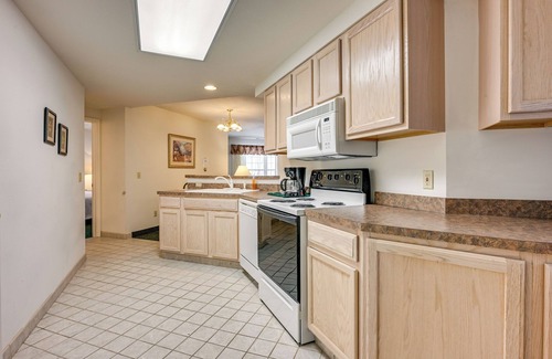 Pigeon Condo | Pigeon Vacation Rental w/Community Hot Tub!