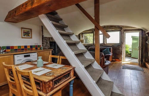 Hebden Bridge Cottage | PIKE VIEW COTTAGE, pet friendly, with open fire in Heptonstall