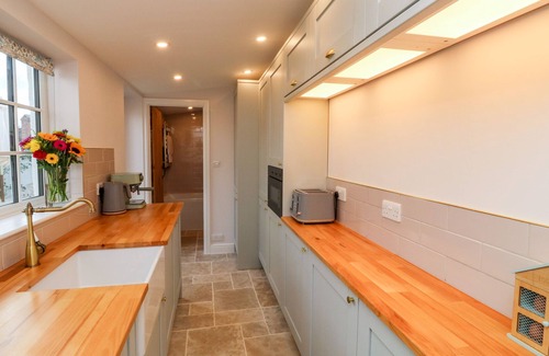 Dawlish Cottage | PILCHARD COTTAGE, pet friendly, character holiday cottage in Dawlish