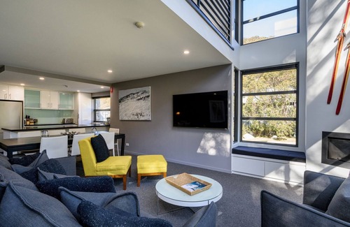Thredbo Apartment | Pilot 1 Chalet an expansive open plan 3 level ski chalet