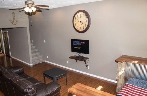 Hannibal Apartment | Pilot House Condo 2BR 1BA Sleeps 5