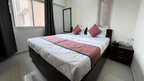 Malad East Hotel | Pinaki Comfort Stay Malad - Near Nesco