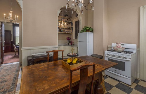 Old Town Eureka Bed & Breakfast | Pinc Lady Mansion