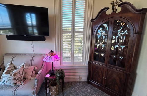 Old Town Eureka Bed & Breakfast | Pinc Lady Mansion
