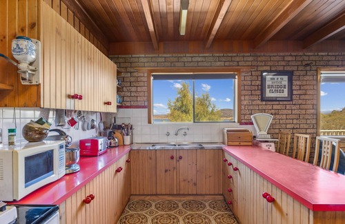 Old Adaminaby House | Pindari on Lake Eucumbene
