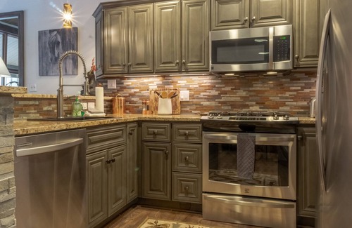 Purgatory House | Pine Bluff (#822) | 10 Min to Ski | Deck | Golf Access | AC & Pool