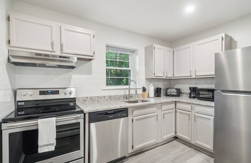 Newark Apartment | Pine Brook 808 I Your Newark Retreat I Pool & Gym