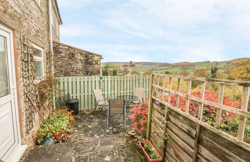 Youlgreave Cottage | PINE COTTAGE, pet friendly, with a garden in Youlgreave