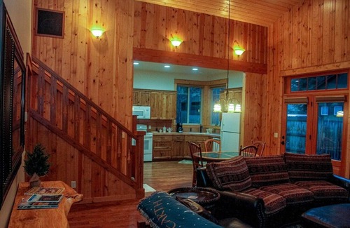 Sisters House | Pine Grove Home in Sisters