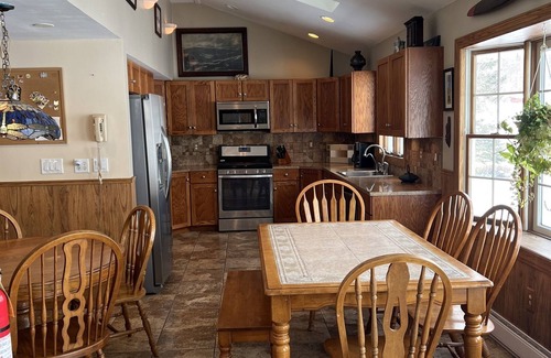 Hartwick House | Pine Grove - Near Dreams Park + Cooperstown, fire pit, game room