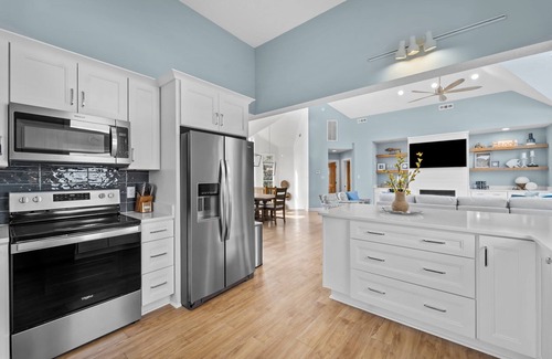 Pine Island House | Pine Island Perfection - 3min to beach w Pool,Spa!