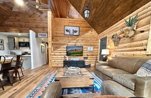 Show Low Cabin | Pine Ridge Lodge | Hot Tub~Game Room~Pets Welcome
