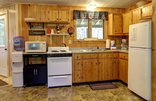 Oquossoc House | Pine Valley - Great newly renovated cabin - close to the village of Oquossoc