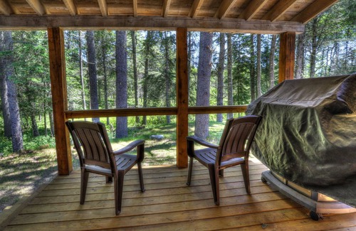 Oquossoc House | Pine Valley - Great newly renovated cabin - close to the village of Oquossoc