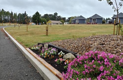 Kaiapoi Hotel | Pineacres Motel and Park