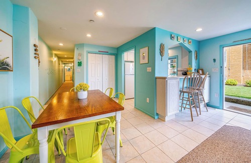 North End Condo | Pineapple Pad:ACROSS from beach + boardwalk + parking w/Full Linen Service!