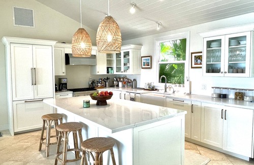 Dunmore Town House | Pineapple Wine - Harbour Front