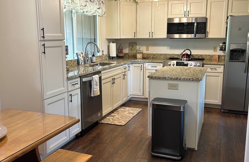 Pinehurst Condo | Pinehurst 3BR/2B Condo on lake w/seasonal pool, just 1.5 mi to Pinehurst Resort
