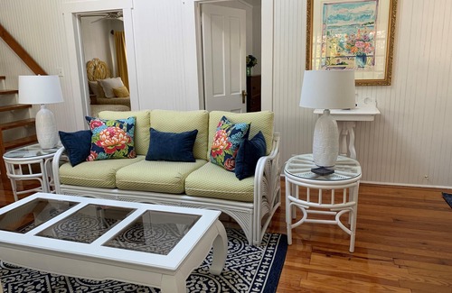 The Pines House | Pines Cottage~ Half Block to Beach ~ 5 Bedrooms ~ Sleeps 10 ~ Huge Porch & Patio